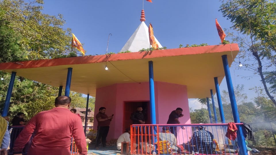 Jai Bholenath echoed in the last village of Shopian after 21 years, Kashmiri Pandits renovated the temple