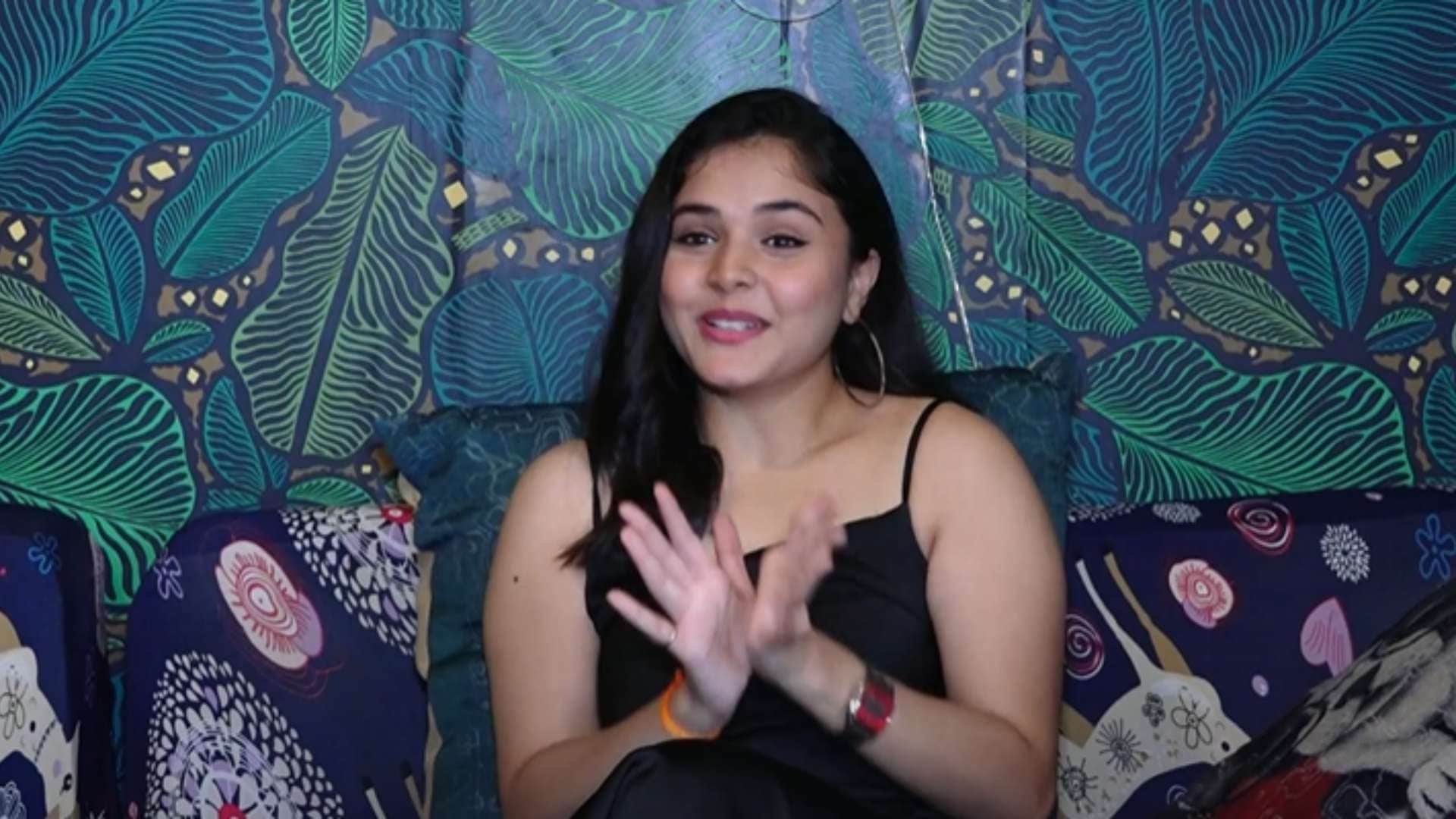 BIGG BOSS 18 CONTESTANT MUSKAN BAMNE INTERVIEW anupamaa fame actress give this message to fans