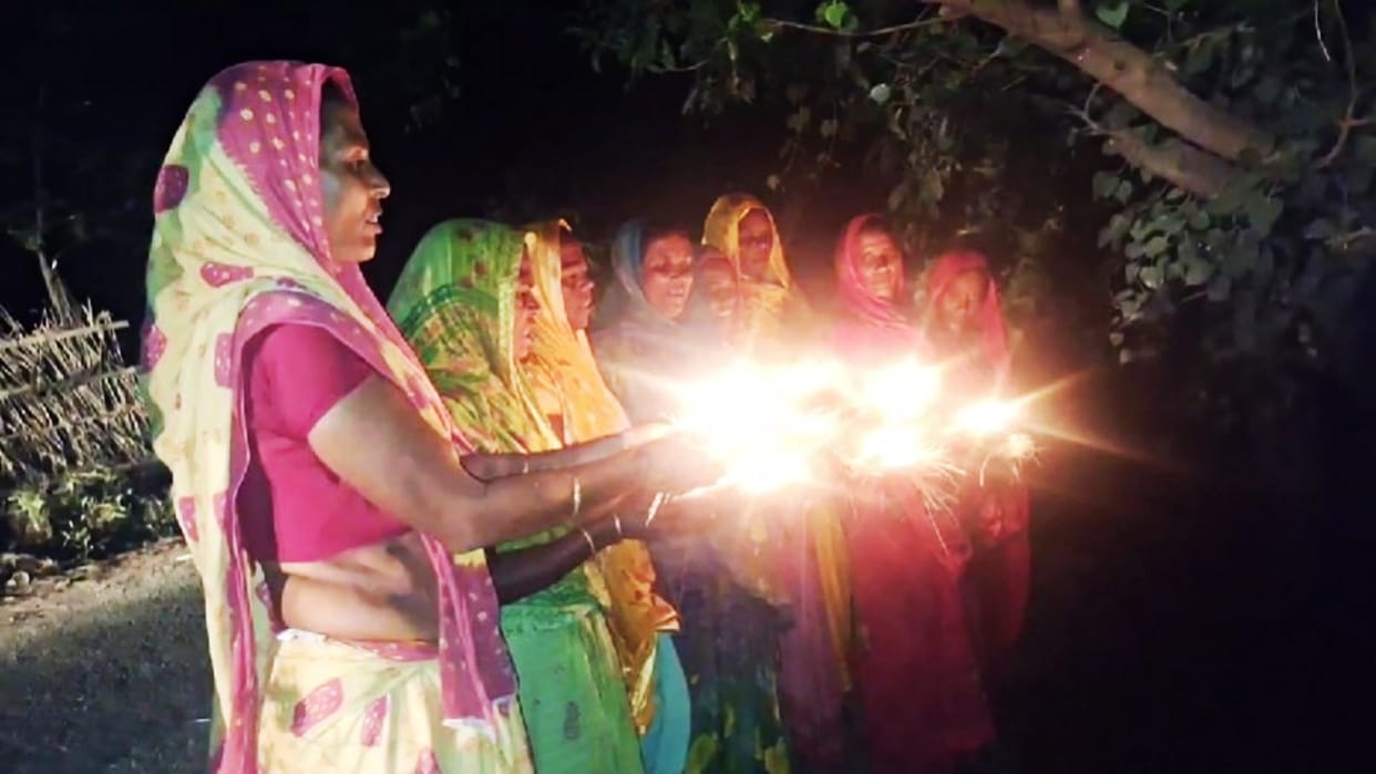 Bihar Flood: Flood victim women in Muzaffarpur performed aarti and says now go back Maa Ganga
