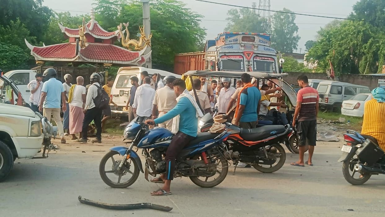 Bihar: In Buxar a speeding car hit cart and crushed an elderly woman, then collided with truck; she died