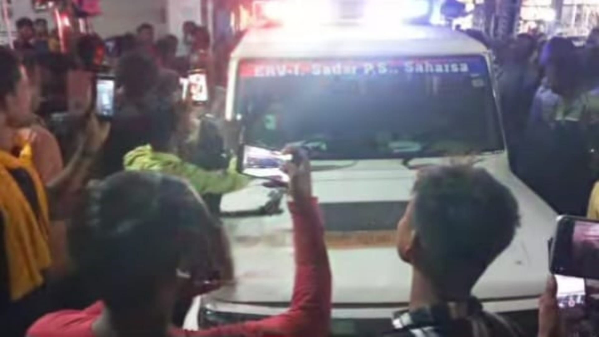 Bihar News: In Saharsa, auto drivers accused policemen of assaulting them while drunk and created ruckus