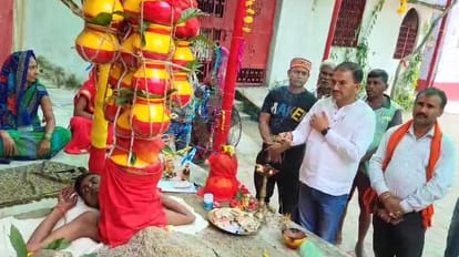 Shardiya Navratri: In Darbhanga, worship of Maa Durga by placing 111 urns on the chest, Bihar News Update