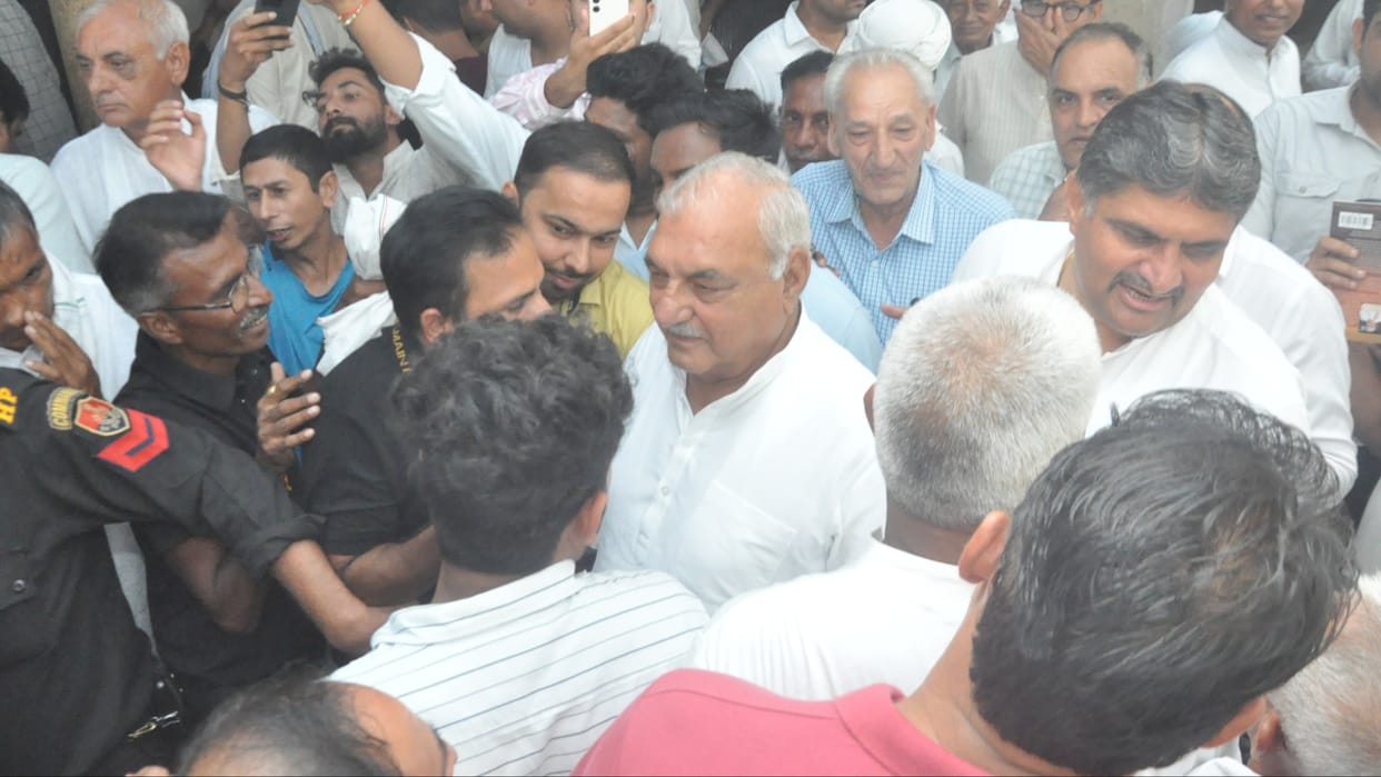 Haryana: Hooda appeared confident of victory, took a walk in the morning and met workers