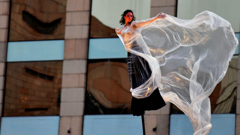 performance of French artists in Chandigarh Elante Mall photos