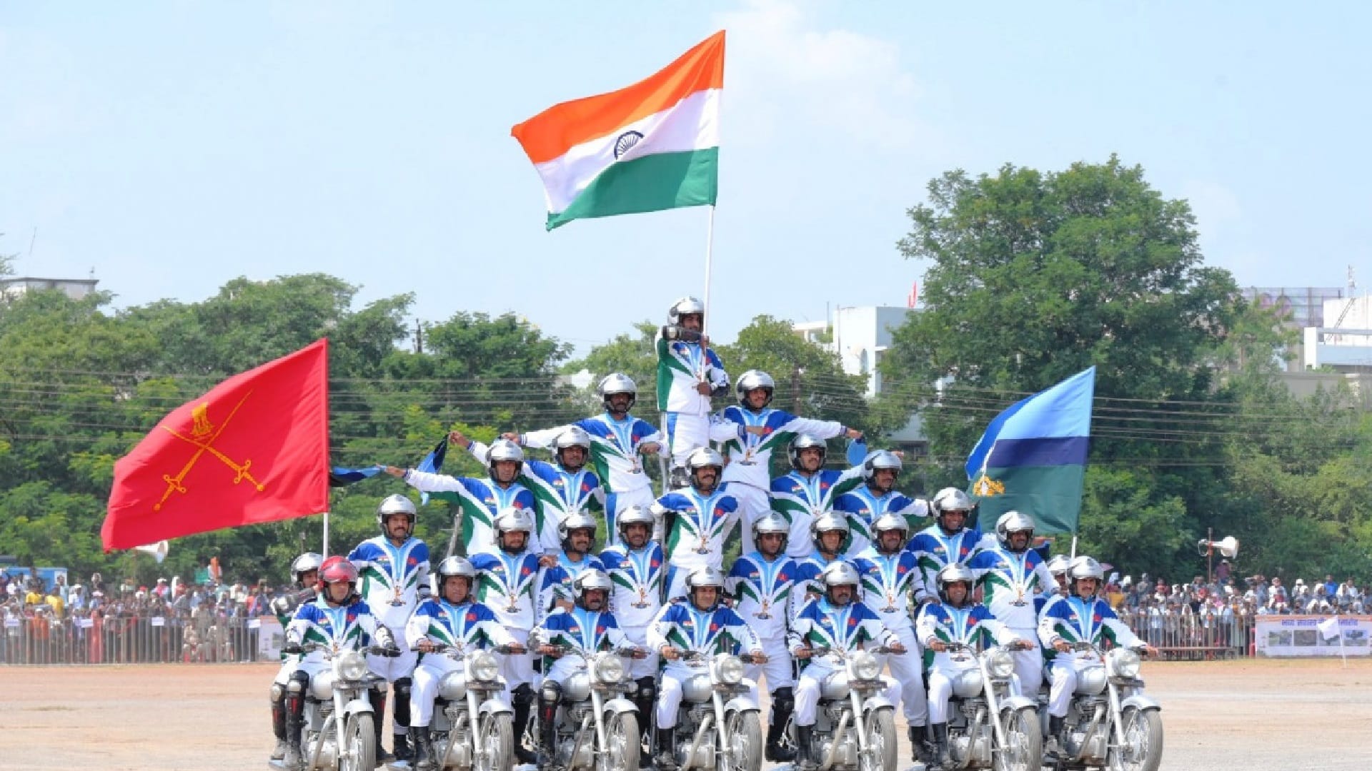 Armed Forces Ceremony in Raipur: Spectators thrilled by the feats of daredevil, see glimpses