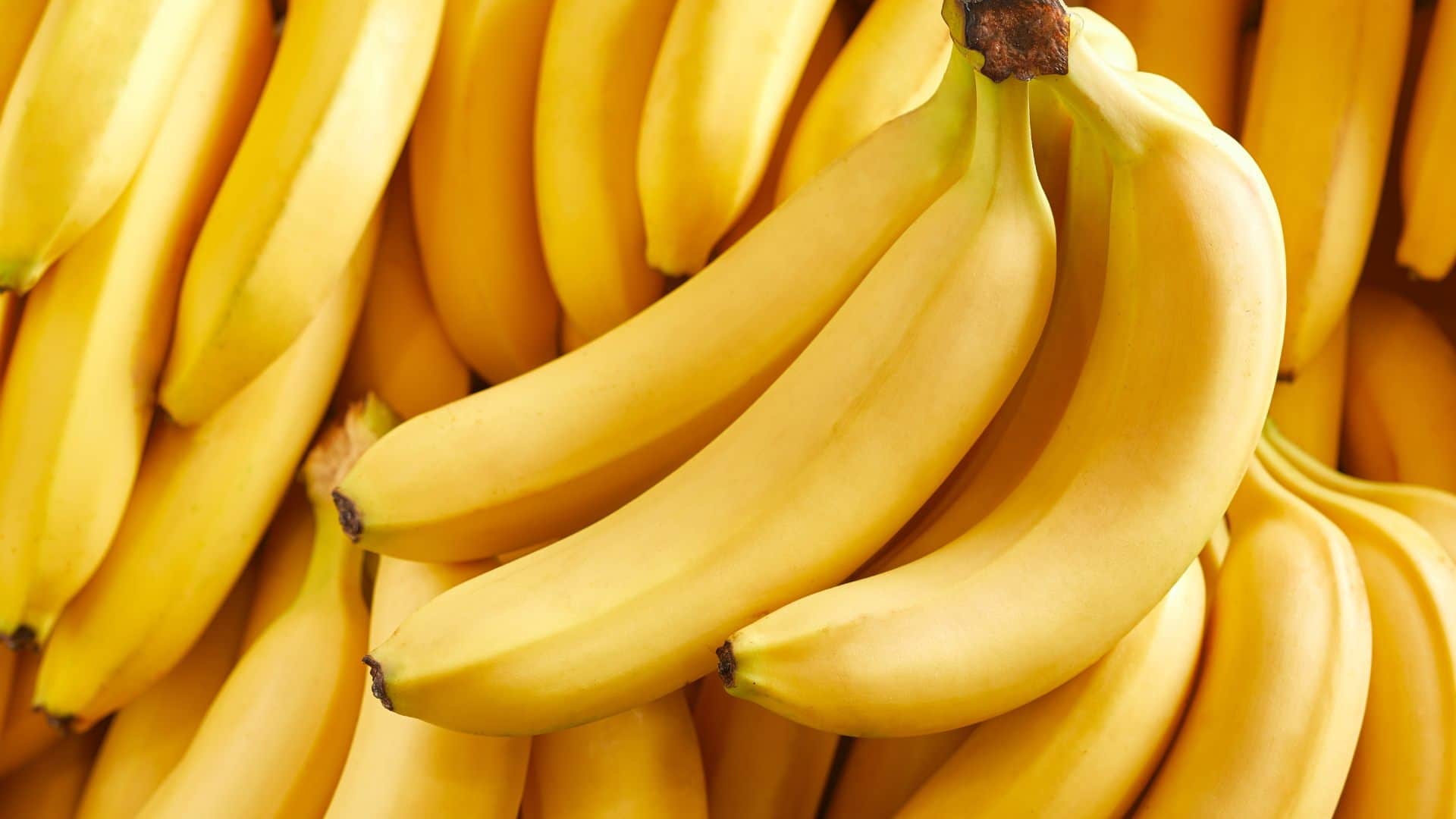 What is the right time to eat banana before or after workout