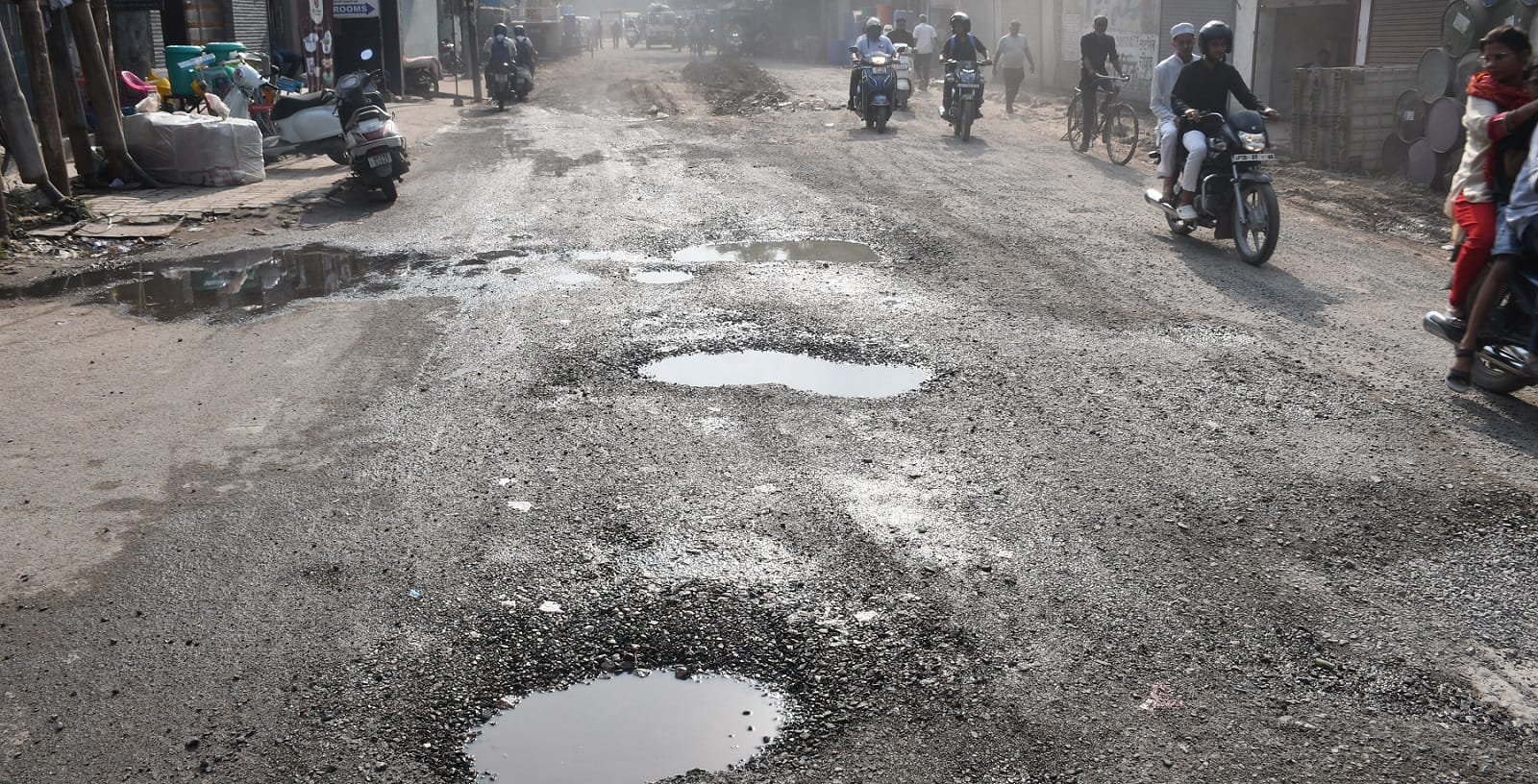 Kanpur Roads declared pothole free on paper 30 crore rupees spent on repairs government orders investigation