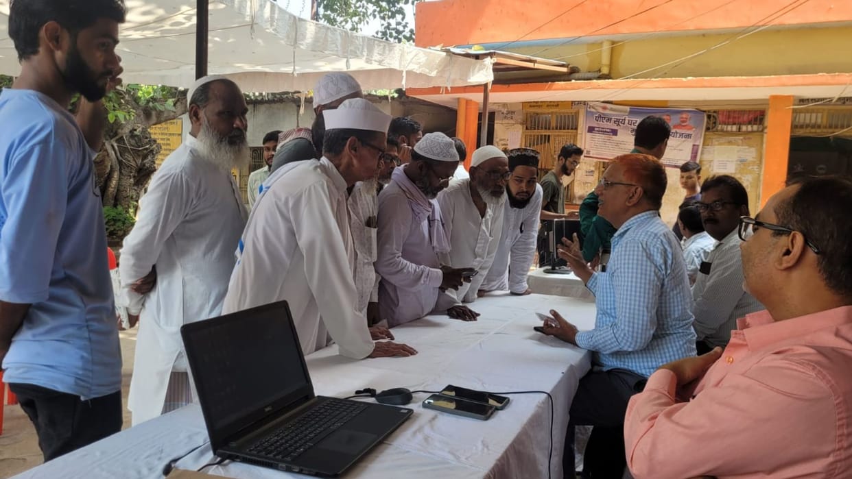 Issue of overload and irregularities electricity bill raised weavers listed problems in camp