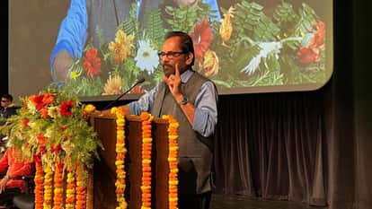 कार्यक्रम को संबोधित करते भाजपा नेता मुख्तार अब्बास नकवी।