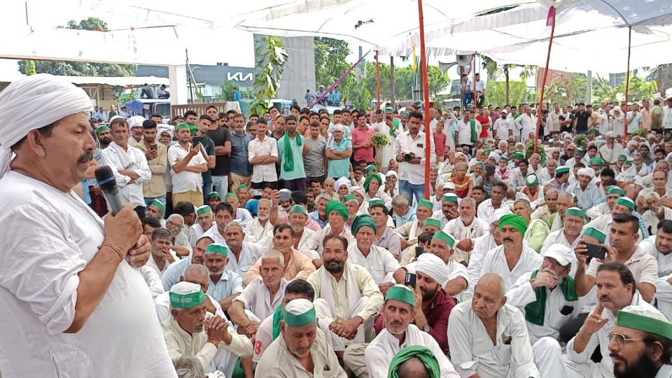 Meerut: Government has become dishonest, farmers should be ready for 2027, will answer: Naresh Tikait