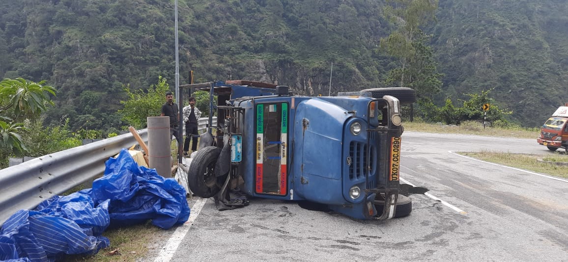 Uttarakhand Accident Loader vehicle control and overturned on road on Gangotri Highway