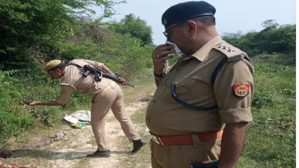Semi-nude dead body of a young man could not be identified