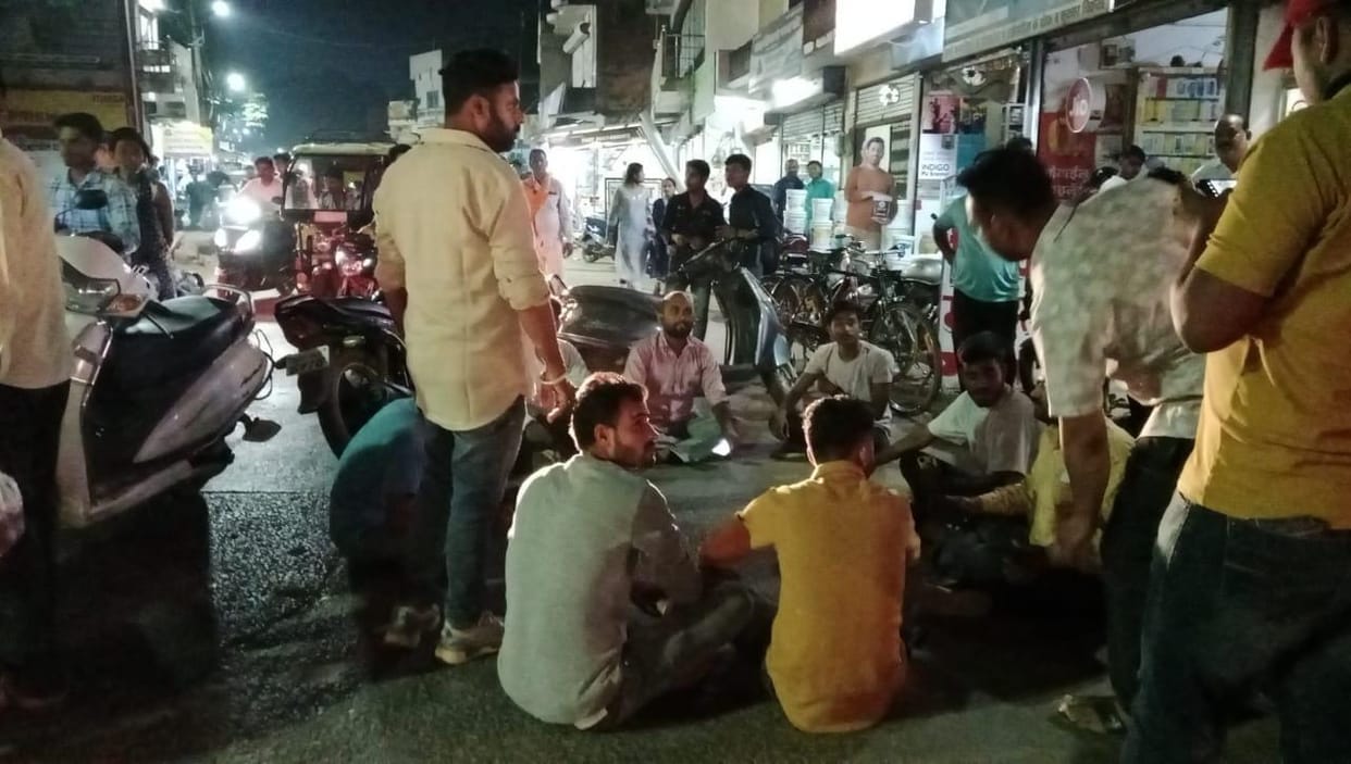 Navratri festival: Meat And Fish Dold in Open in Katni Hindu Colony  People Sit On Dharna MP News