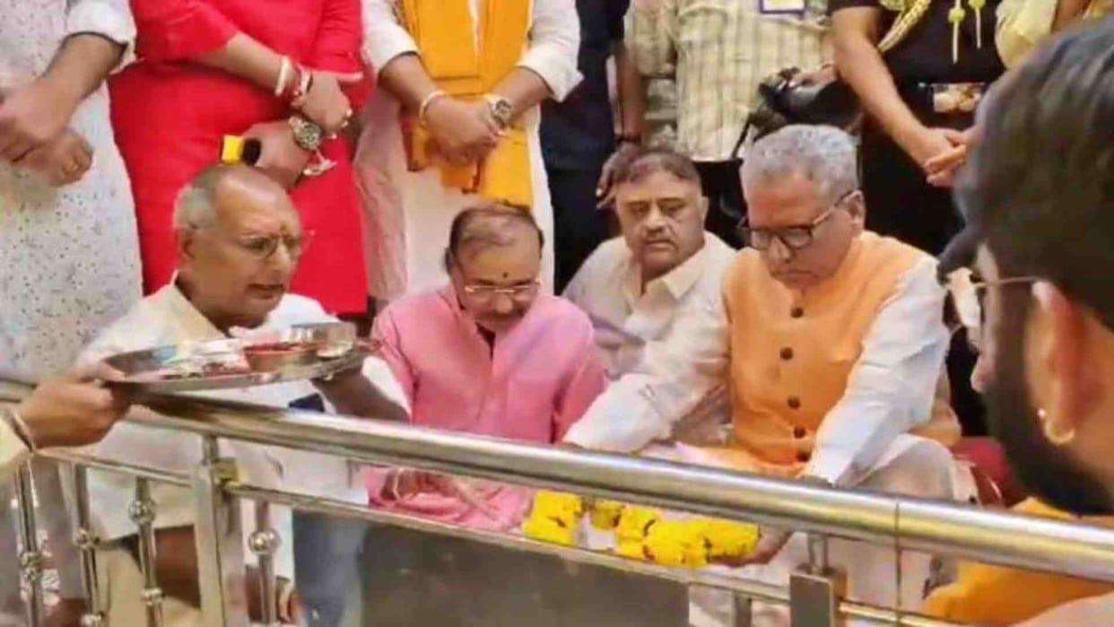 Sujangarh News: Sikkim Governor Om Mathur visited Salasar Balaji temple
