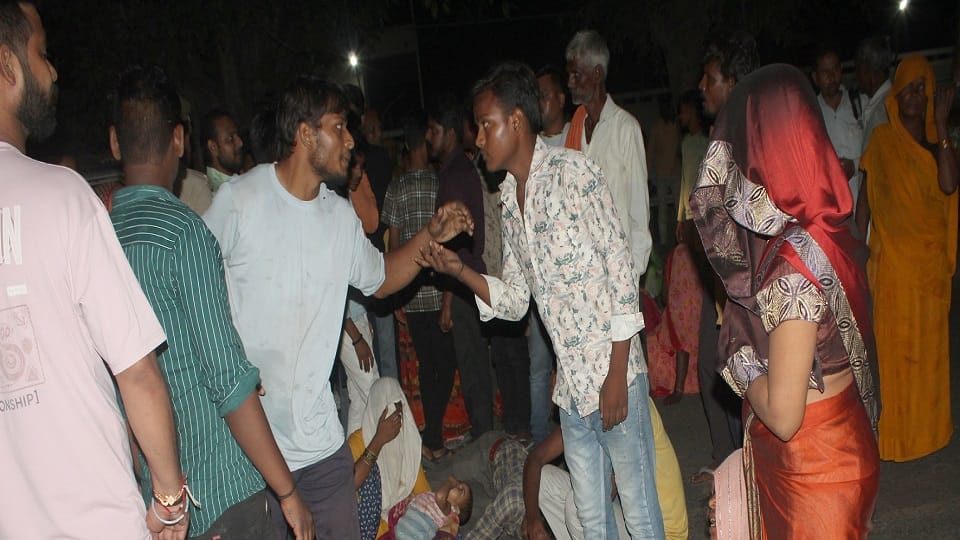 Uproar by placing dead body in front of police post