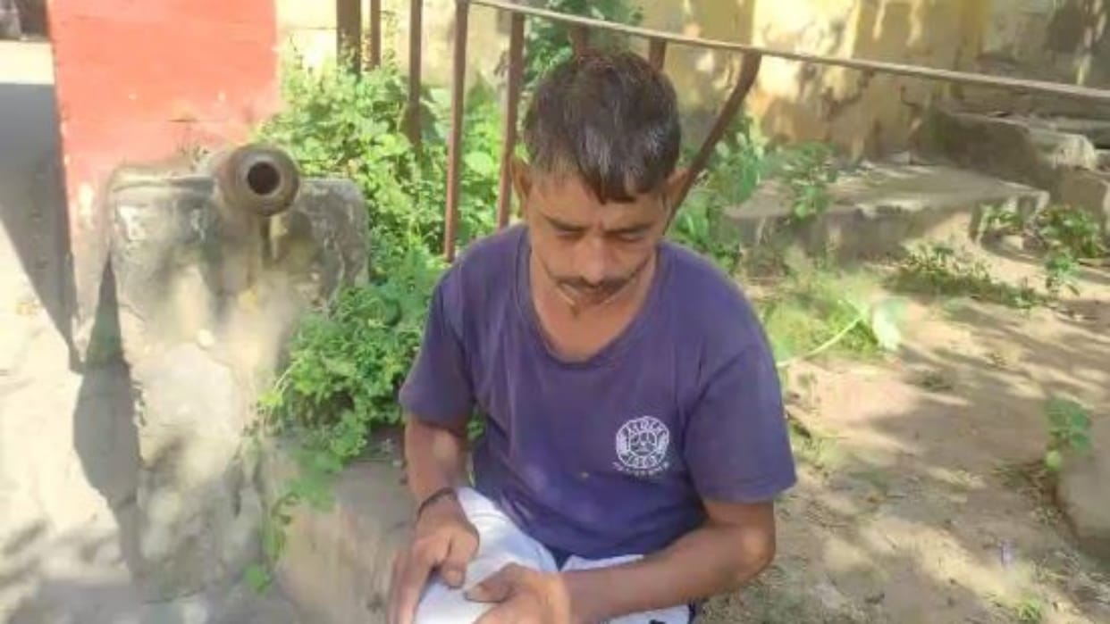 Alwar : Angered by the complaint, the youth entered the house and threw acid, reached police station in panic