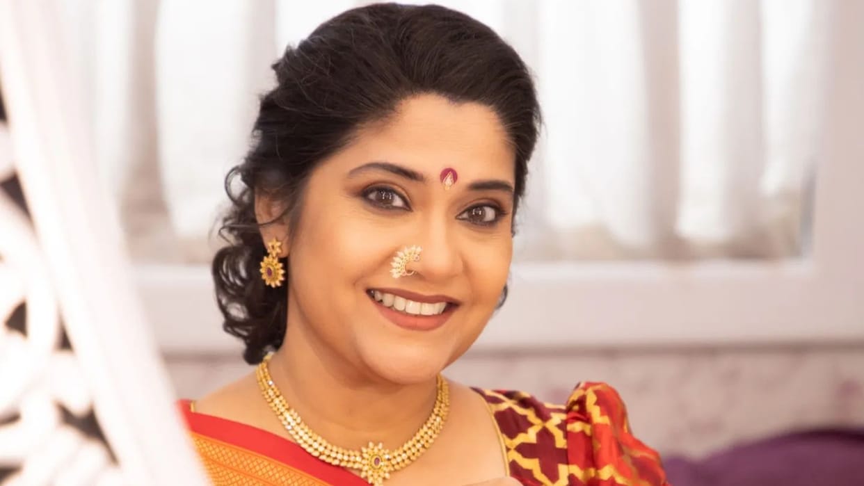 Renuka Shahane Talk Serial Circus And Actor Shah Rukh Khan Hardwork