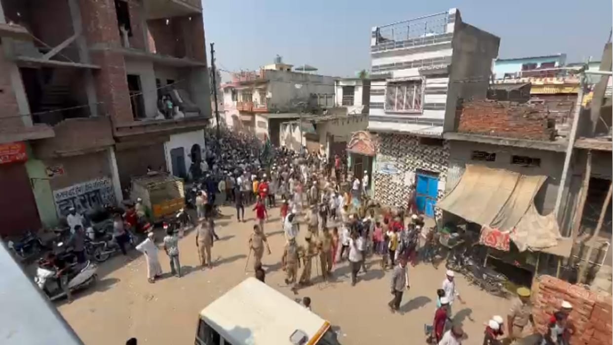 Saharanpur: Chaos due to statement of Yeti Narasimhanand, stones pelted on police after procession