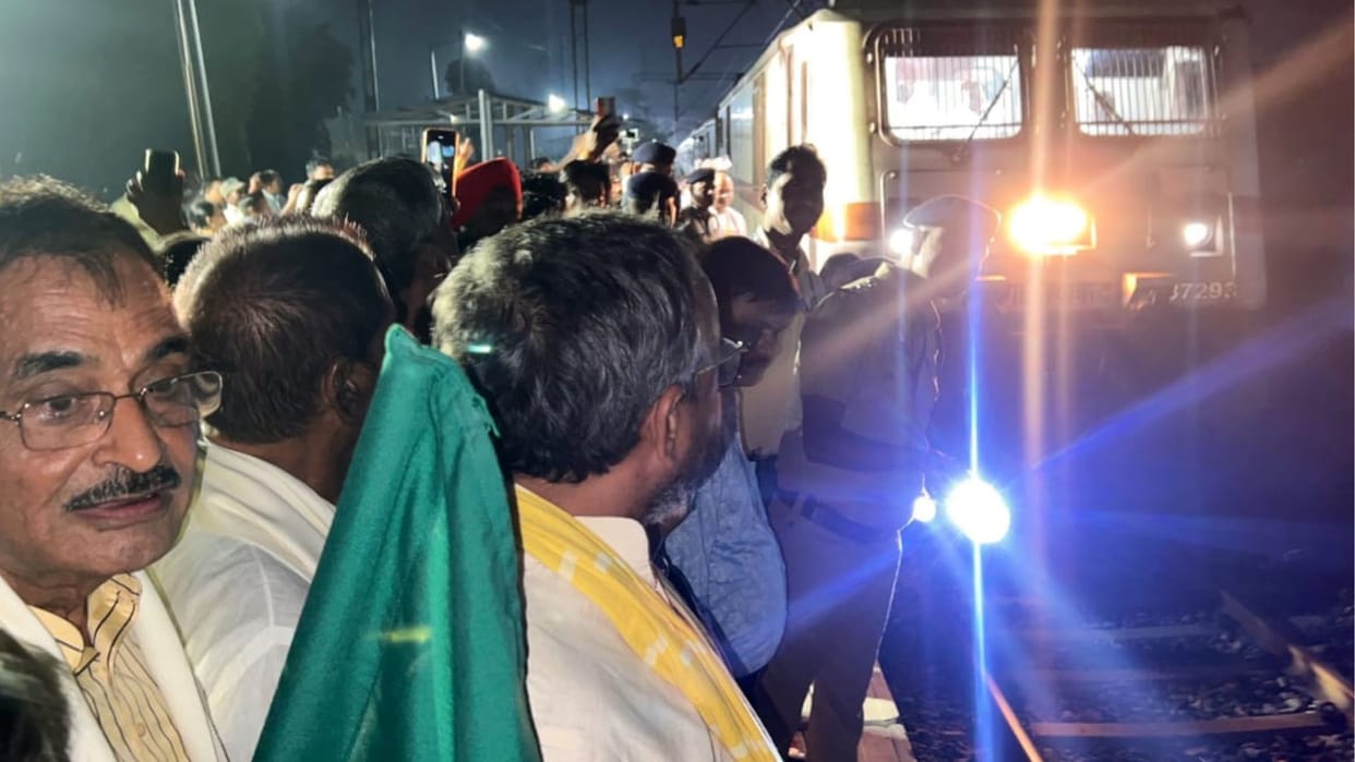 Rajdhani Express Train Stoppage started at Sonbhadra station after two years