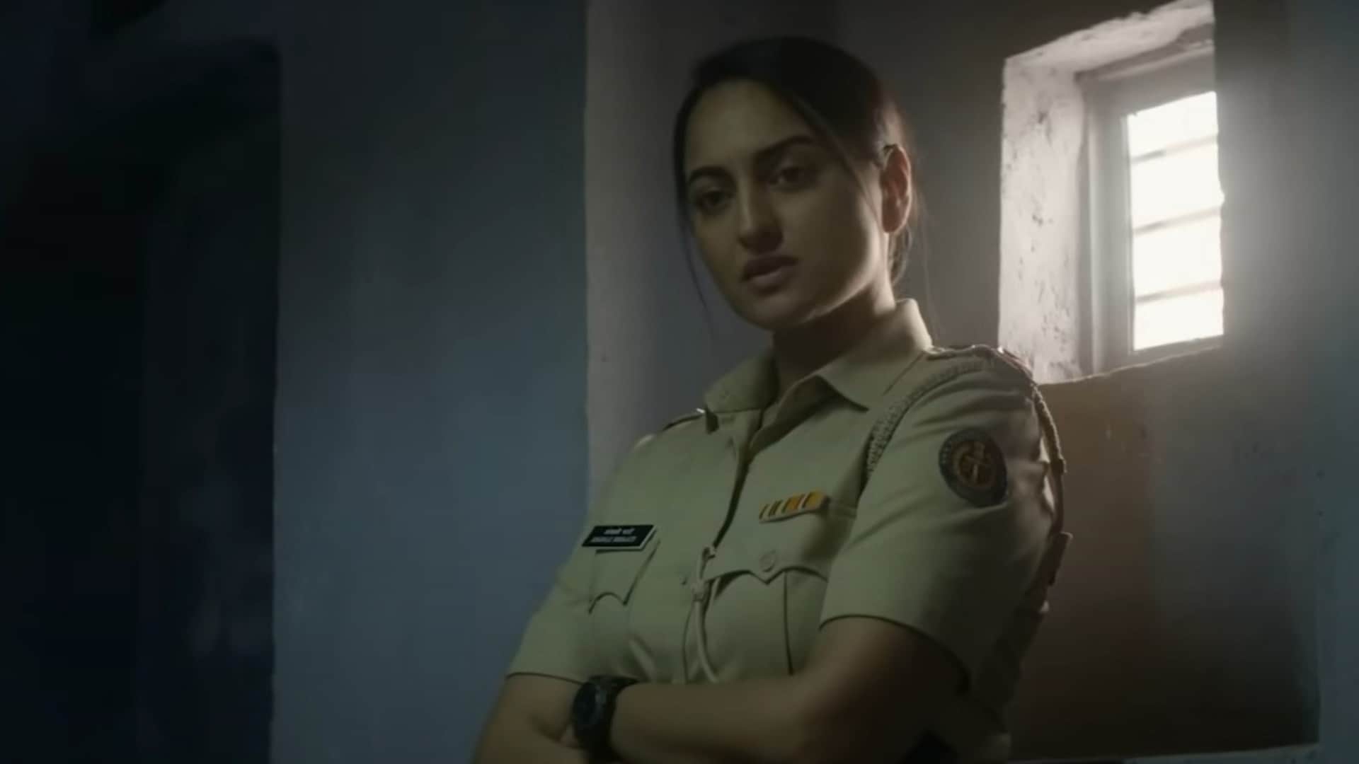 Actresses Who Played Police Officer Roles Rani Mukerji Tabu Priyanka Chopra Kajol