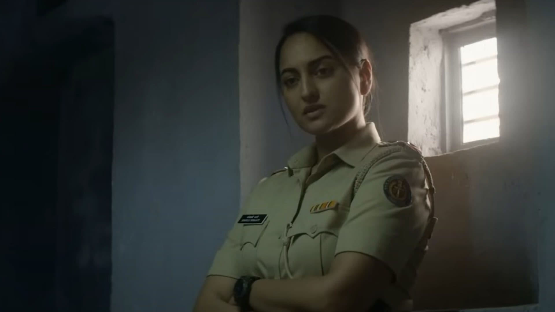 Actresses Who Played Police Officer Roles Rani Mukerji Tabu Priyanka Chopra Kajol