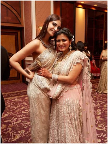 सोनम कपूर- नम्रता सोनी