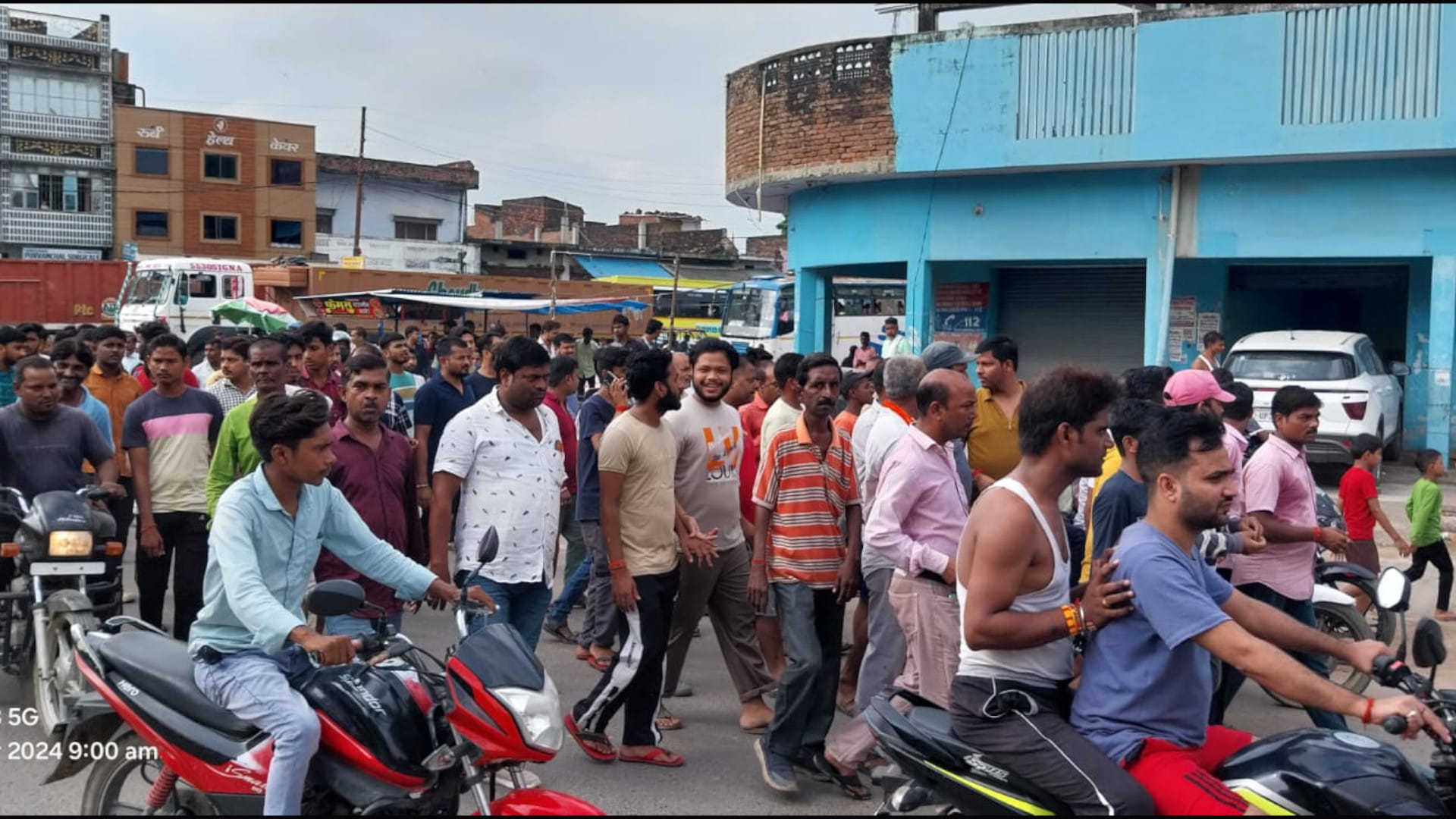 Local people demonstrated in Siddharthnagar demanding hanging of molestation accused.