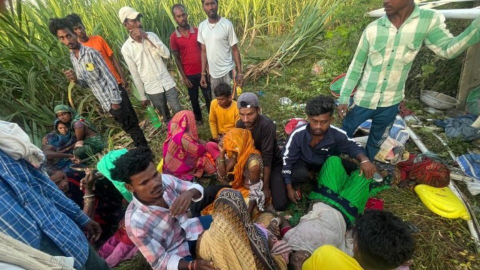Speeding pickup went out of control and overturned in Kabirdham