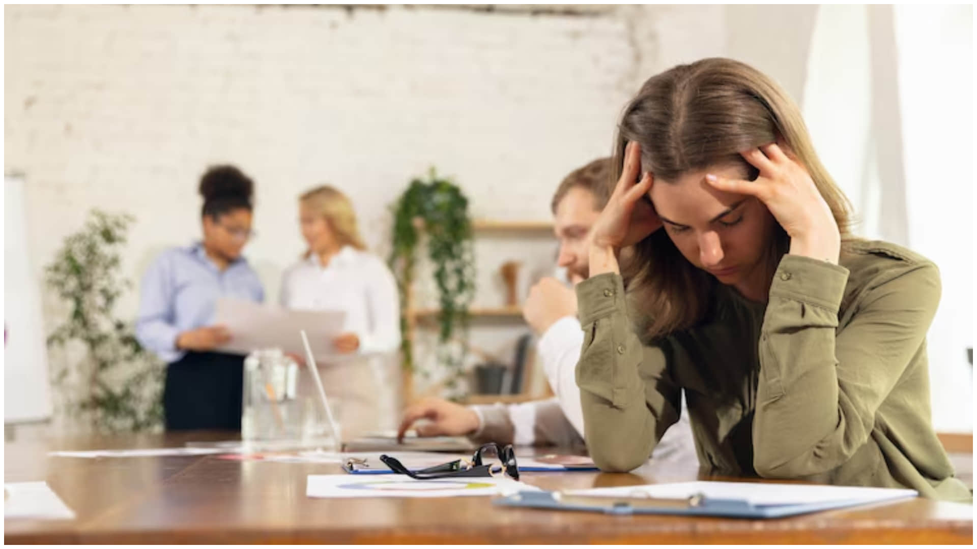 Vitamin D Deficiency causes frequent mood swings Know symptoms vitamin d ki kami ke lakshan