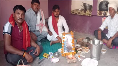 Tehrvi performed by family on death of pet dog