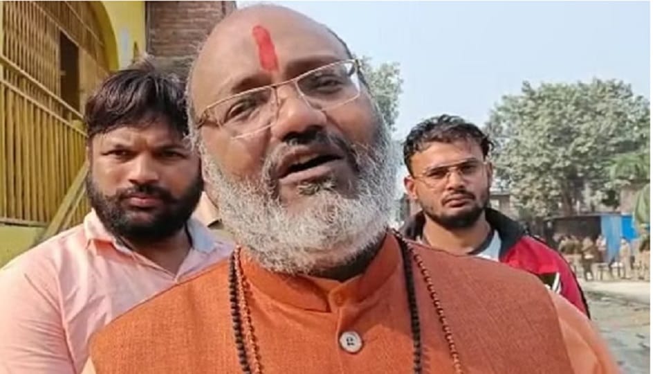 Baghpat: Threat to behead Mahant Yati Narasimhanand, three accused arrested, after being caught they said...