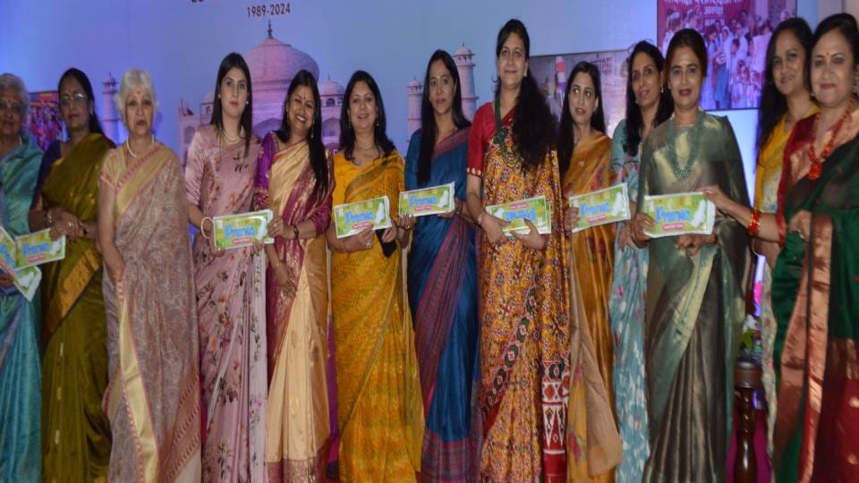 'Aakanksha' of making women self-reliant and bringing smiles to faces of innocent children in Agra