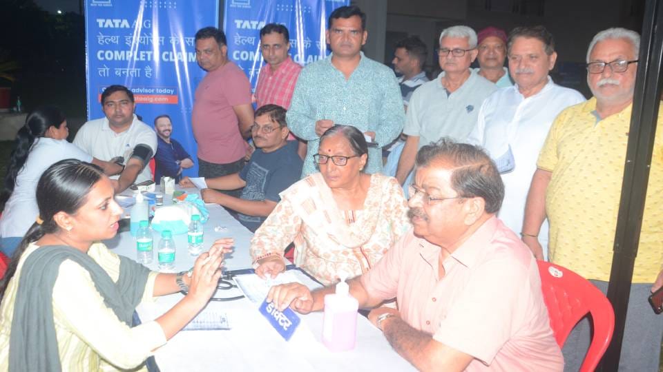 People got treatment for their diseases in camp organized by Amar Ujala and Tata AIG Health Insurance in Agra