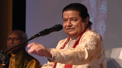 Jasleen Matharu Romance with anup jalota enter in big boss 12 now she is active in concert