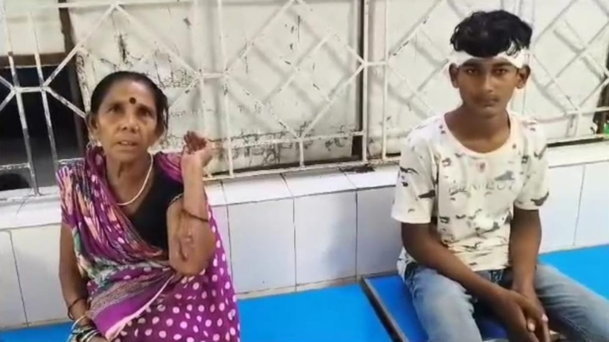 Begusarai News: a lunatic attacked a husband, wife and grandson with knife, all three seriously injured