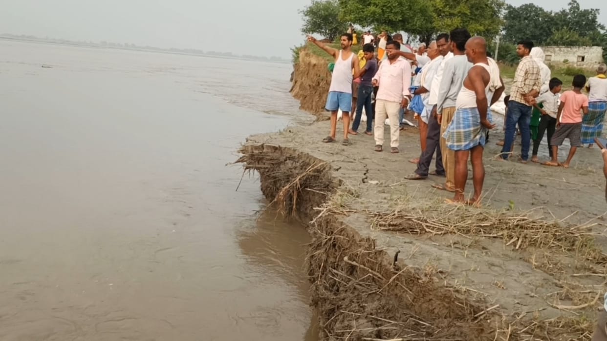 Bihar Flood: Rapid erosion begins in Gandak river in Saran, villagers continue to migrate