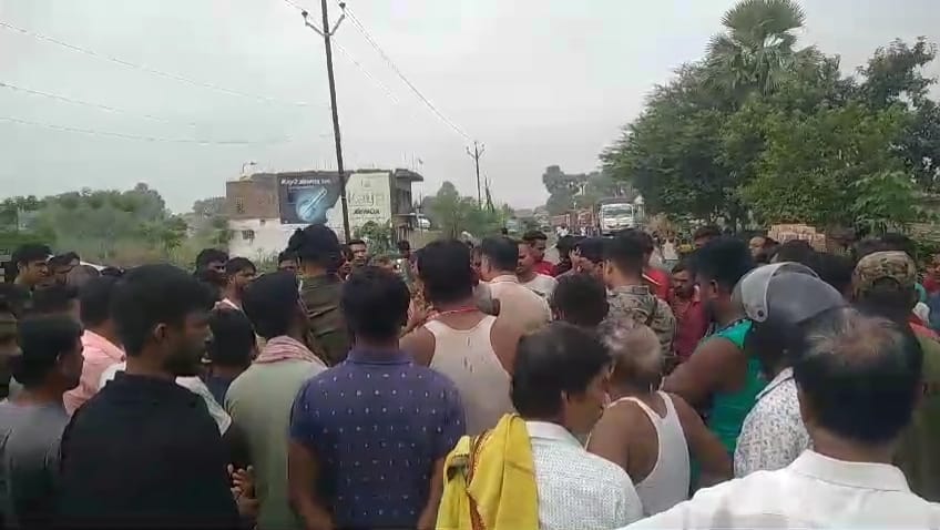 Bihar: Uproar on the highway in protest in Samastipur, family members are demanding the arrest of the killer.