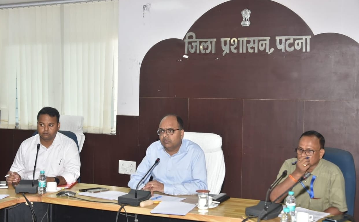 Bihar: Patna DM Chandrashekhar Singh took action against officer, said- indiscipline will not be tolerated