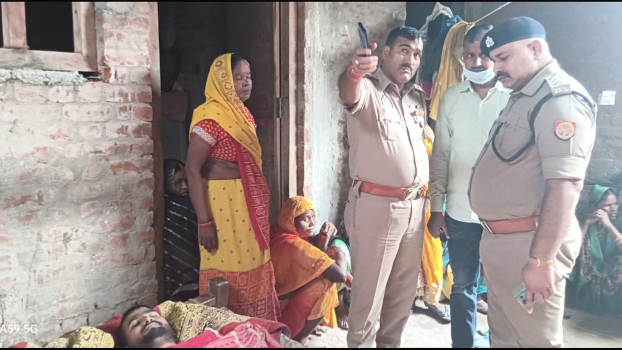 Dead bodies of uncle and nephew found inside a room in Basti, suspicion of consuming poison