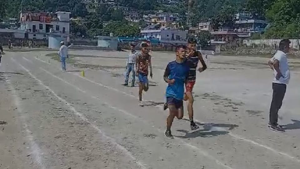 District level winter sports competition of secondary education started in bageshwar
