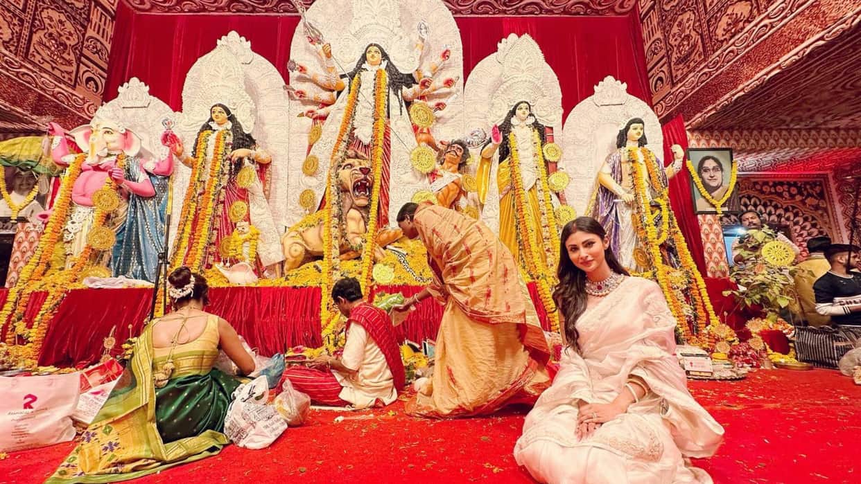 Maha navami 2025 Makeup Tips How to Get Ready for Puja Step by step guide in Hindi Navaratri 2025