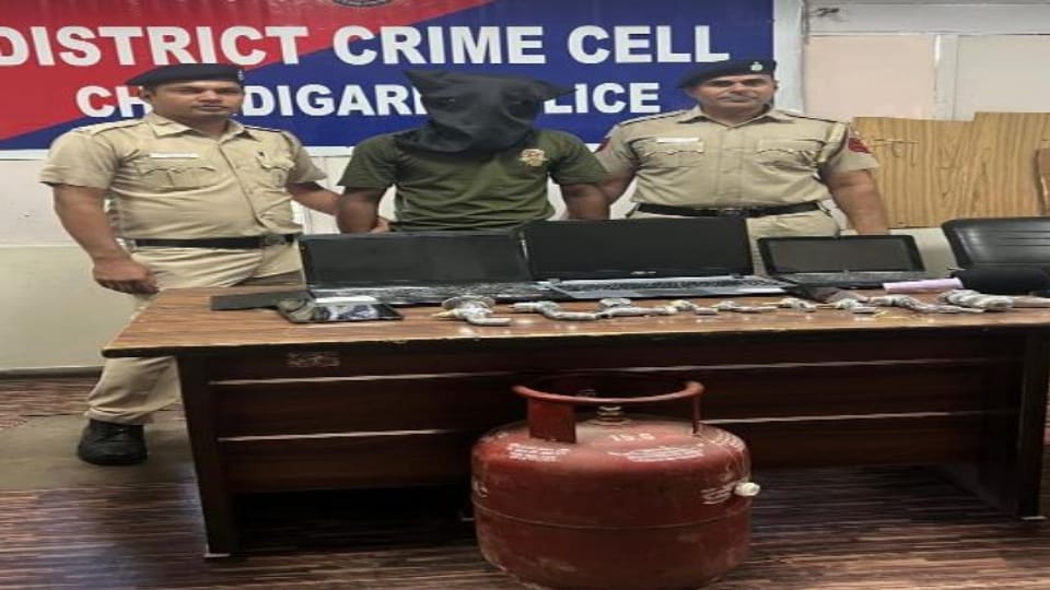 Iphone Ipad laptop and other item theft form NRI women house in Chandigarh