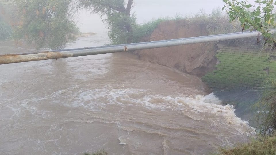 Nohar feeder canal going to Rajasthan near the village Dhoodka of Chopta block broke