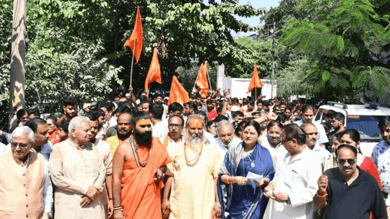 Hindu organization reached PC office in support of Yeti Narasimhanand and announced Mahapanchayat