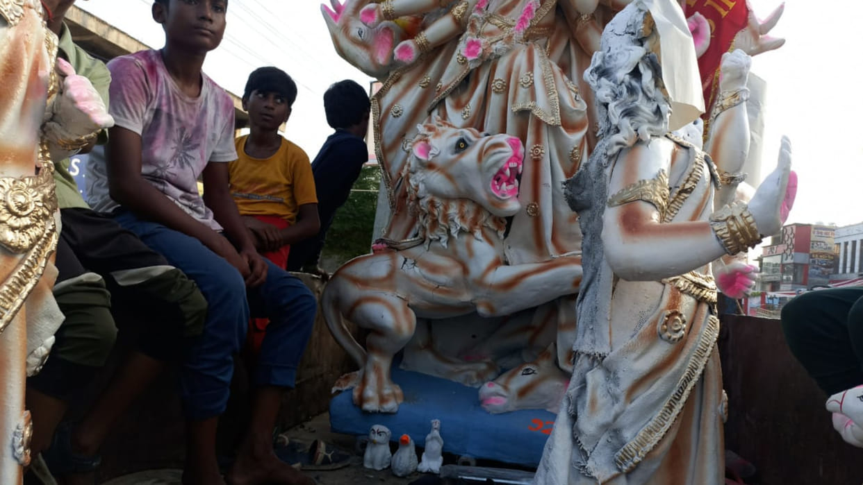 Stone pelting on idol organizers carrying goddess idol in Kushinagar, controversy escalates