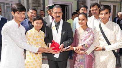 Himachal News Gullak team members met Chief Minister Sukhvinder Singh Sukhu