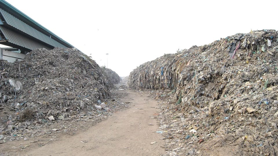 mountain of garbage will not be removed from 20 colonies