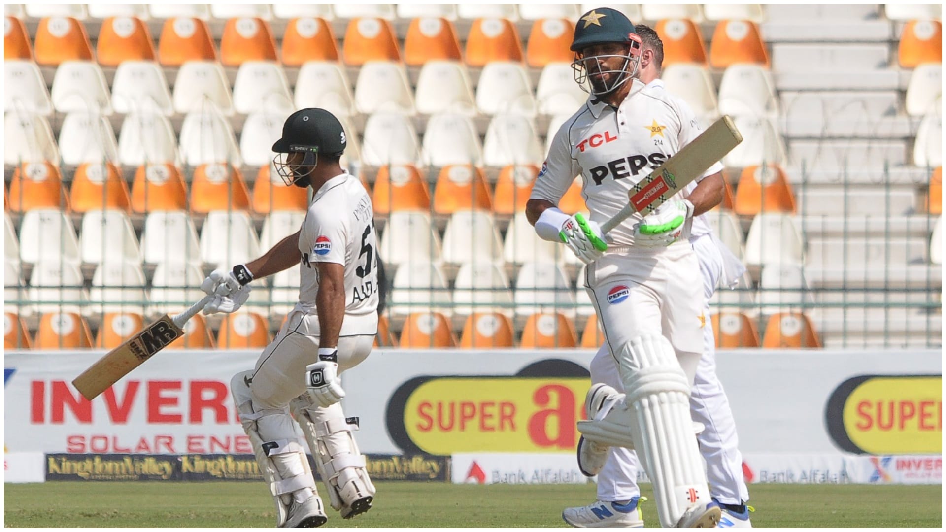 Shaheen Afridi Insulting Babar Azam In Live Pakistan vs England Multan Test? Video Goes Viral PAK vs ENG test