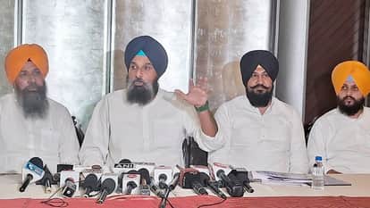 प्रेस कांफ्रेंस के दौरान बिक्रम सिंह मजीठिया।