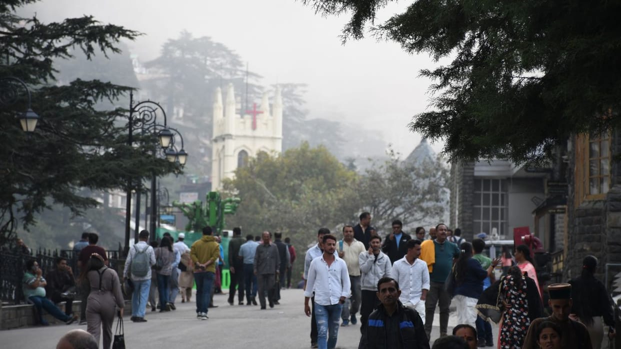 Himachal Weather Snowfall on peaks clouds in Shimla chances of rain from today